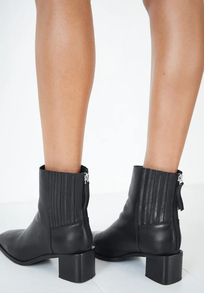 Hush Boots Women Rye Leather Square Toe Boots Black