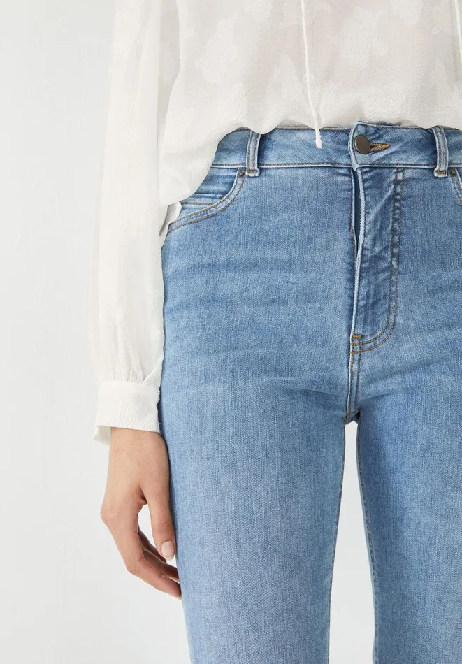 Hush Jeans Women Liv Flared Jeans Authentic Light Wash Hush Jeans Women Liv Flared Jeans Authentic Light Wash
