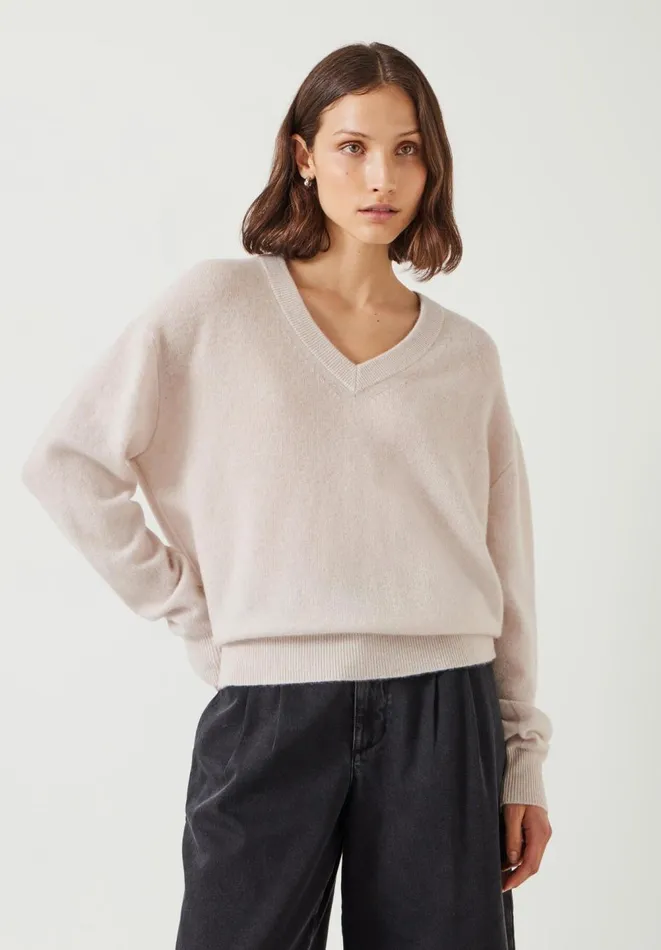 Hush Jumpers and Cardigans Women Scarlett Cashmere VNeck Jumper Neutral