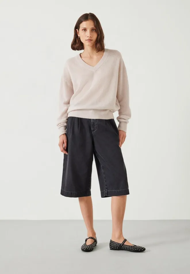 Hush Jumpers and Cardigans Women Scarlett Cashmere VNeck Jumper Neutral Hush Jumpers and Cardigans Women Scarlett Cashmere VNeck Jumper Neutral