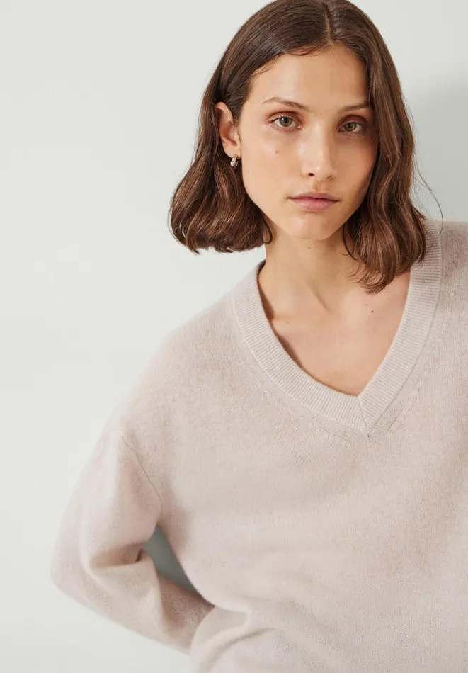 Hush Jumpers and Cardigans Women Scarlett Cashmere VNeck Jumper Neutral Hush Jumpers and Cardigans Women Scarlett Cashmere VNeck Jumper Neutral