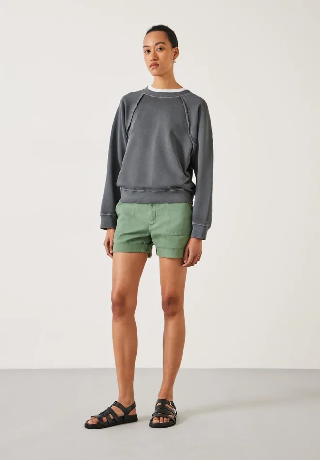 Hush Shorts Women Chino Shorts Washed Green