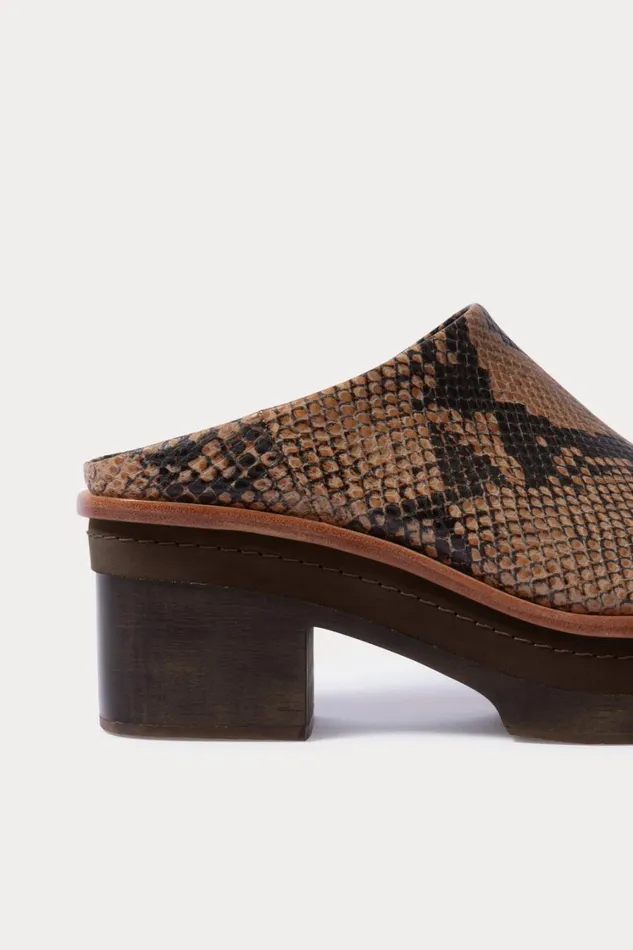 Rachel Comey Clogs Women Sesley Clog Latte