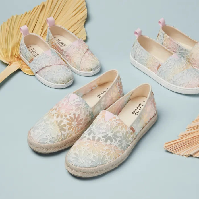 Toms TOMS Classics Alpargata Kids Shoe Floral Lace Ombre 8211 KidsWomen Toms TOMS Classics Alpargata Kids Shoe Floral Lace Ombre 8211 KidsWomen