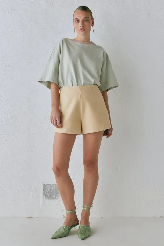 VRG GRL Nada Shorts Butter Women Shorts