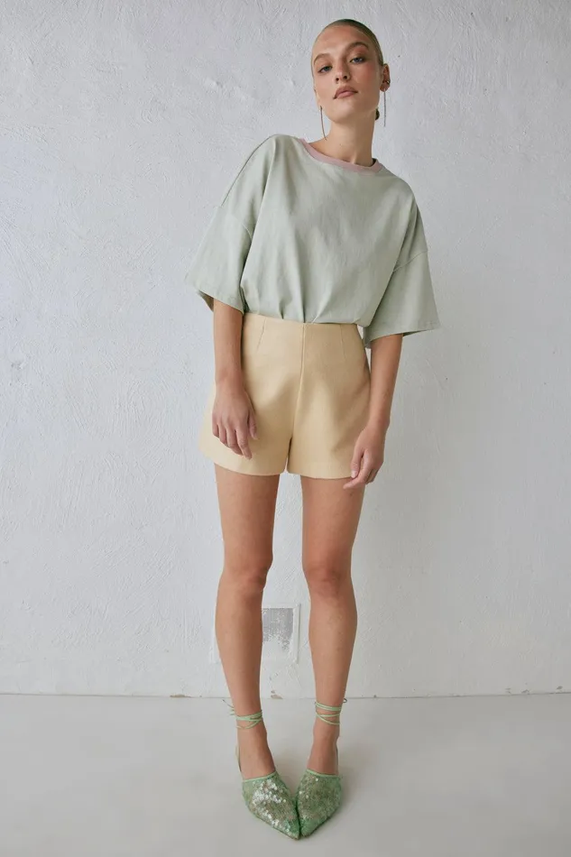 VRG GRL Nada Shorts Butter Women Shorts