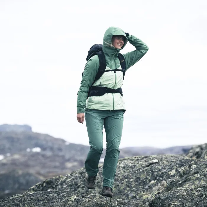 Women Bergans Of Norway Shell Jackets Skar Light 3l Shell Jacket Light Jade Green Dark Jade Green