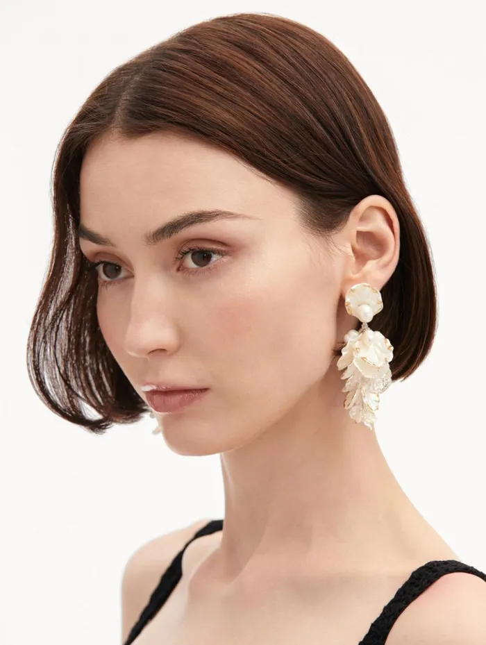 Women Earrings Oscar De La Renta Mother Of Pearl Flower Earrings Ivory