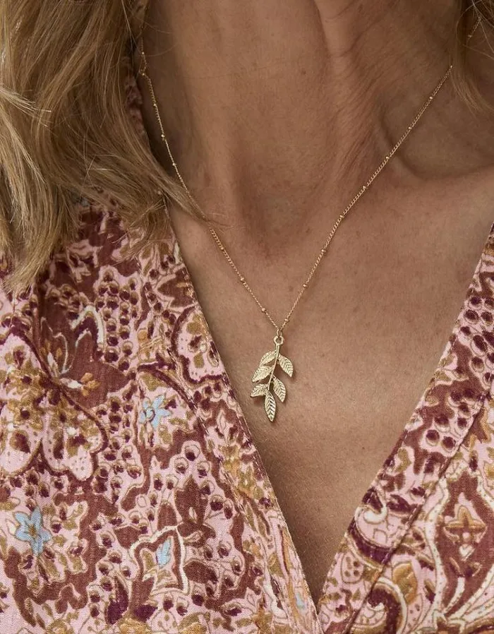 Women FatFace Jewelry Leaf Necklace Gold