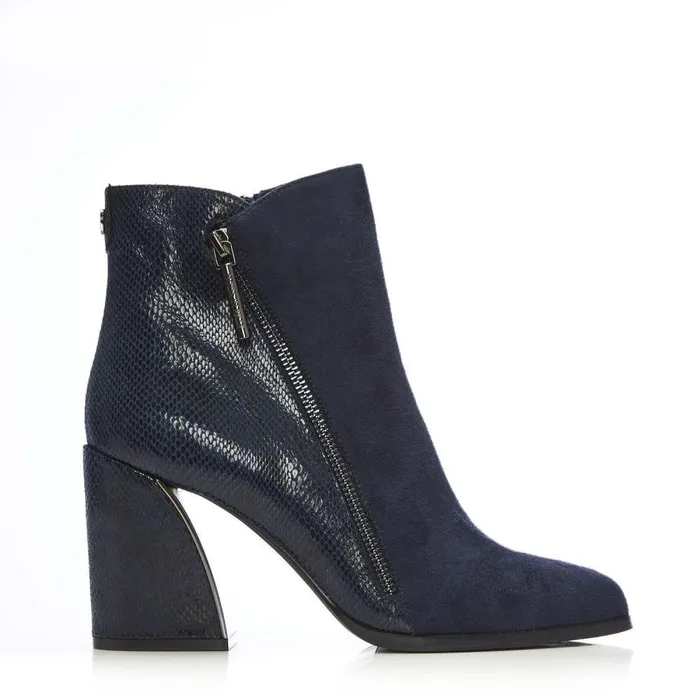 Women Moda In Pelle Heeled And Wedge Boots Amy Navy Alcantara