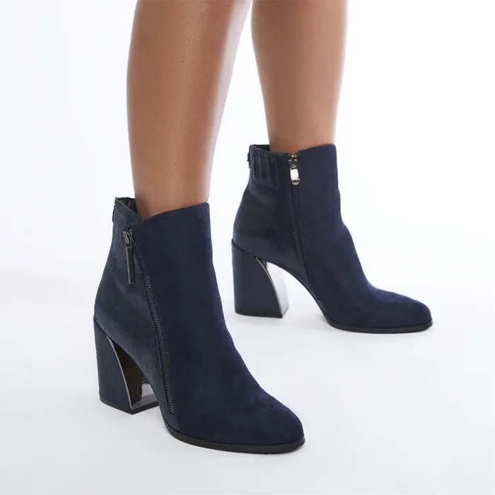 Women Moda In Pelle Heeled And Wedge Boots Amy Navy Alcantara